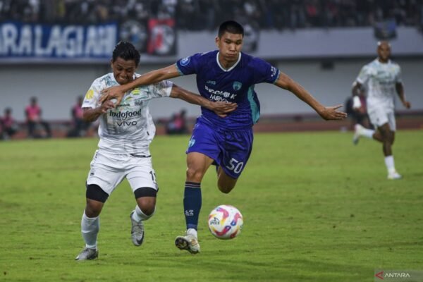 Berita Apresiasi Hodak Terhadap Penampilan Tim Persib Meski Hasil Akhir Tidak Memuaskan