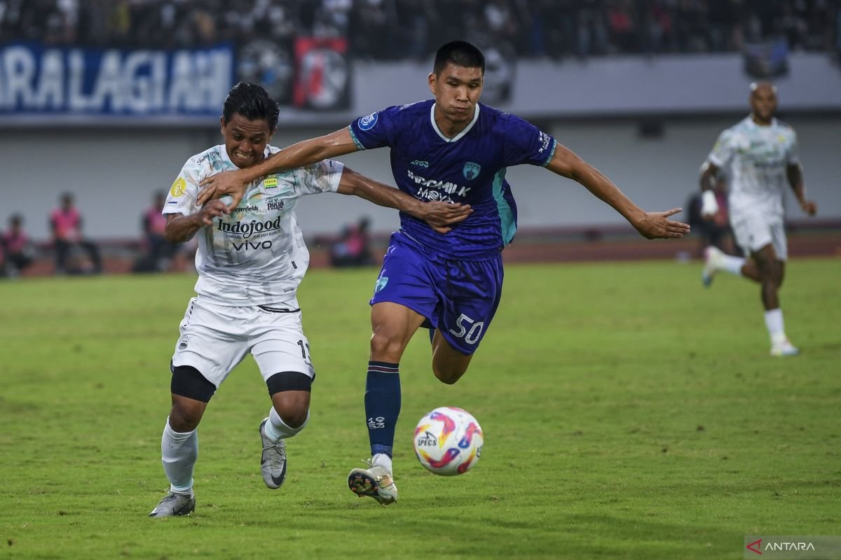Berita Apresiasi Hodak Terhadap Penampilan Tim Persib Meski Hasil Akhir Tidak Memuaskan