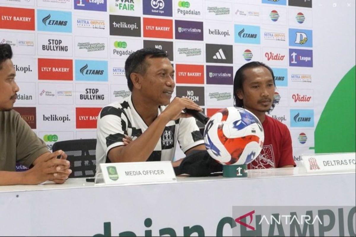 Here are some alternate title suggestions for "Deltras targetkan curi poin di kandang Persela":

1. "Deltras Berupaya Raih Poin di Markas Persela"
2. "Misi Deltras: Mencuri Poin dari Persela di Kandang Sendiri"
3. "Deltras Incar Hasil Positif di Laga Tandang Melawan Persela"
4. "Target Deltras: Amankan Poin Penting di Kandang Persela"
5. "Deltras Berambisi Curi Poin dari Persela di Home Ground"
6. "Menghadapi Persela, Deltras Siap Usahakan Poin di Tandang"
7. "Deltras Fokus Curi Poin di Laga Krusial Melawan Persela"
8. "Mencapai Poin Berharga: Target Deltras di Kandang Persela" 

Feel free to mix and match any elements from these suggestions!