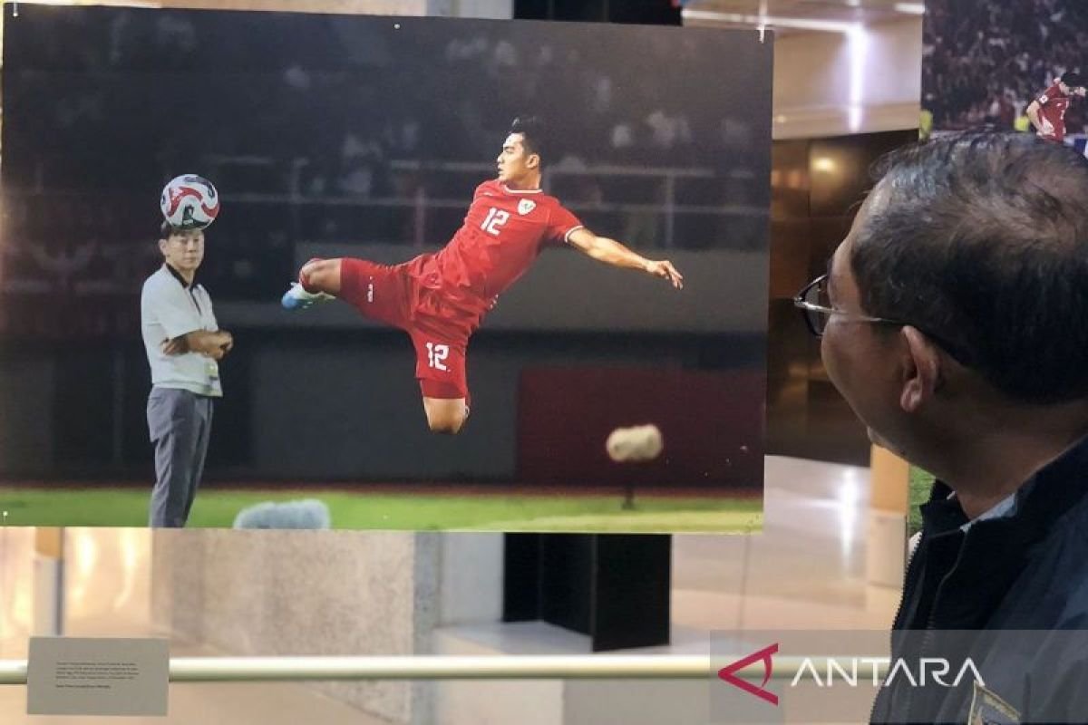 Berikut beberapa alternatif judul untuk "Sumardji Akan Bersikap Profesional jika Bertemu Shin Tae-yong":

1. "Sumardji Siap Tunjukkan Sikap Profesional di Hadapan Shin Tae-yong"
2. "Komitmen Sumardji untuk Bersikap Profesional saat Bertemu Shin Tae-yong"
3. "Pertemuan dengan Shin Tae-yong: Sumardji Janji Bertindak Profesional"
4. "Sumardji Bertekad Bersikap Profesional Dalam Interaksi dengan Shin Tae-yong"
5. "Sumardji: Sikap Profesional di Depan Shin Tae-yong Adalah Kunci"
6. "Bersikap Profesional: Sumardji Siap Menyambut Shin Tae-yong"
7. "Sumardji Akan Tunjukkan Etika Profesional saat Bersua Shin Tae-yong"
8. "Menjunjung Profesionalisme, Sumardji Siap Sambut Kedatangan Shin Tae-yong" 

Silakan pilih atau modifikasi yang sesuai!